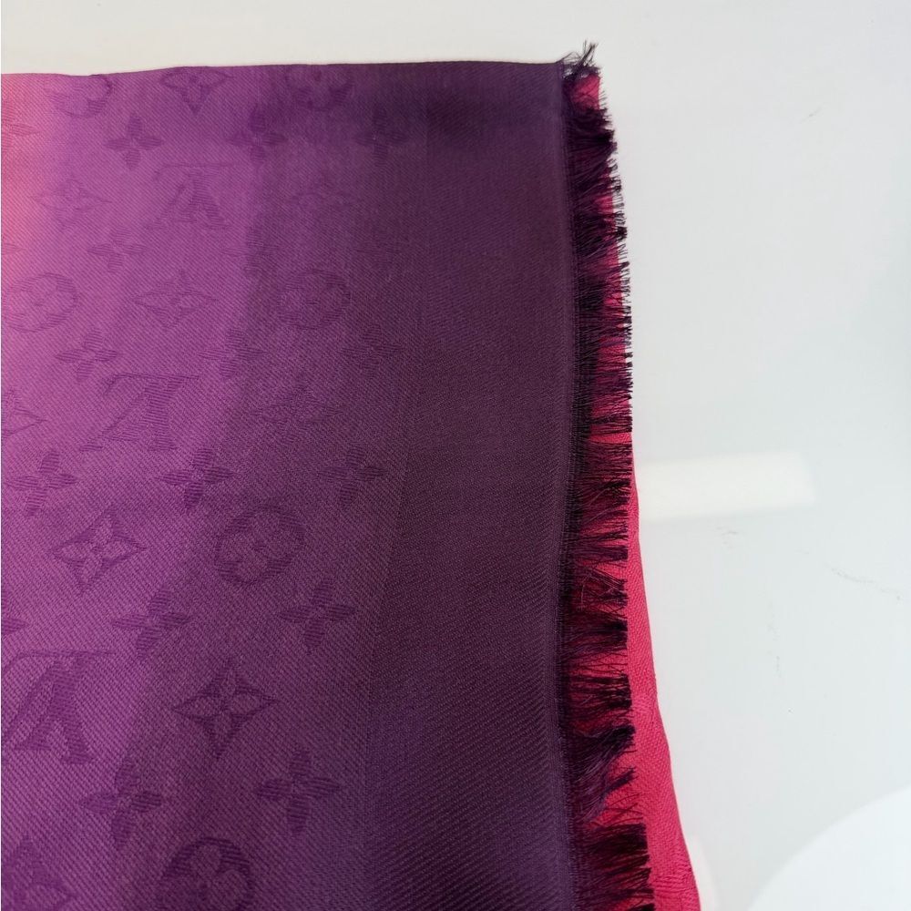 LOUIS VUITTON Purple/Pink Monogram Wool/Silk Ombre Shine Blurrygram Shawl Scarf - Picture 9 of 10